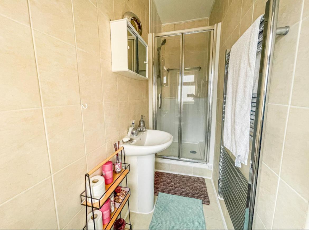 1 Bed Cozy Apartment *